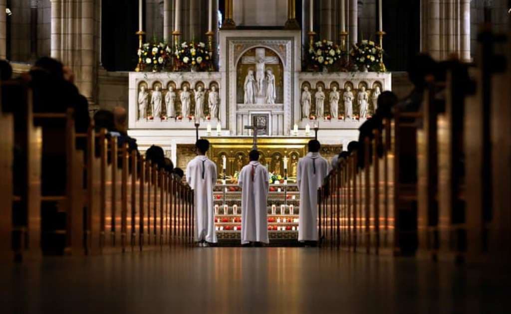 Exploration des Églises Médiévales de France : Inspiration pour Votre Mémoire en Architecture Religieuse